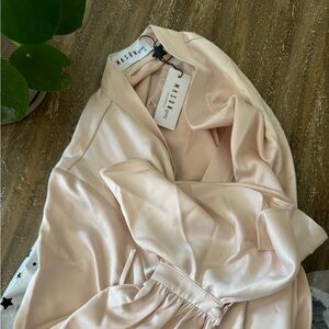 Brand new beautiful robe, tags still on!